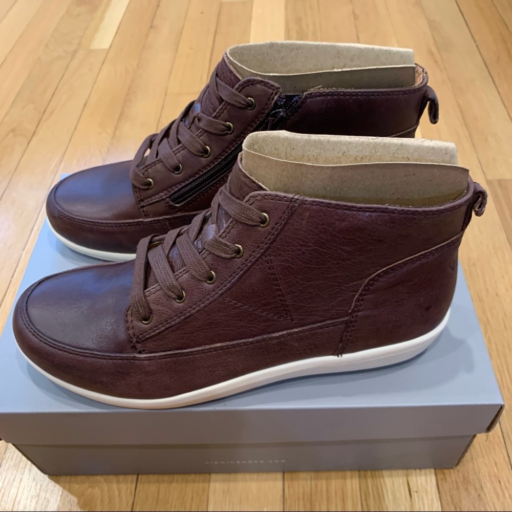 Women's Vionic Shawna High Top Brown Leather -Size 9
